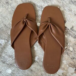 Abercrombie & Fitch tan flip flops, sz 7/8